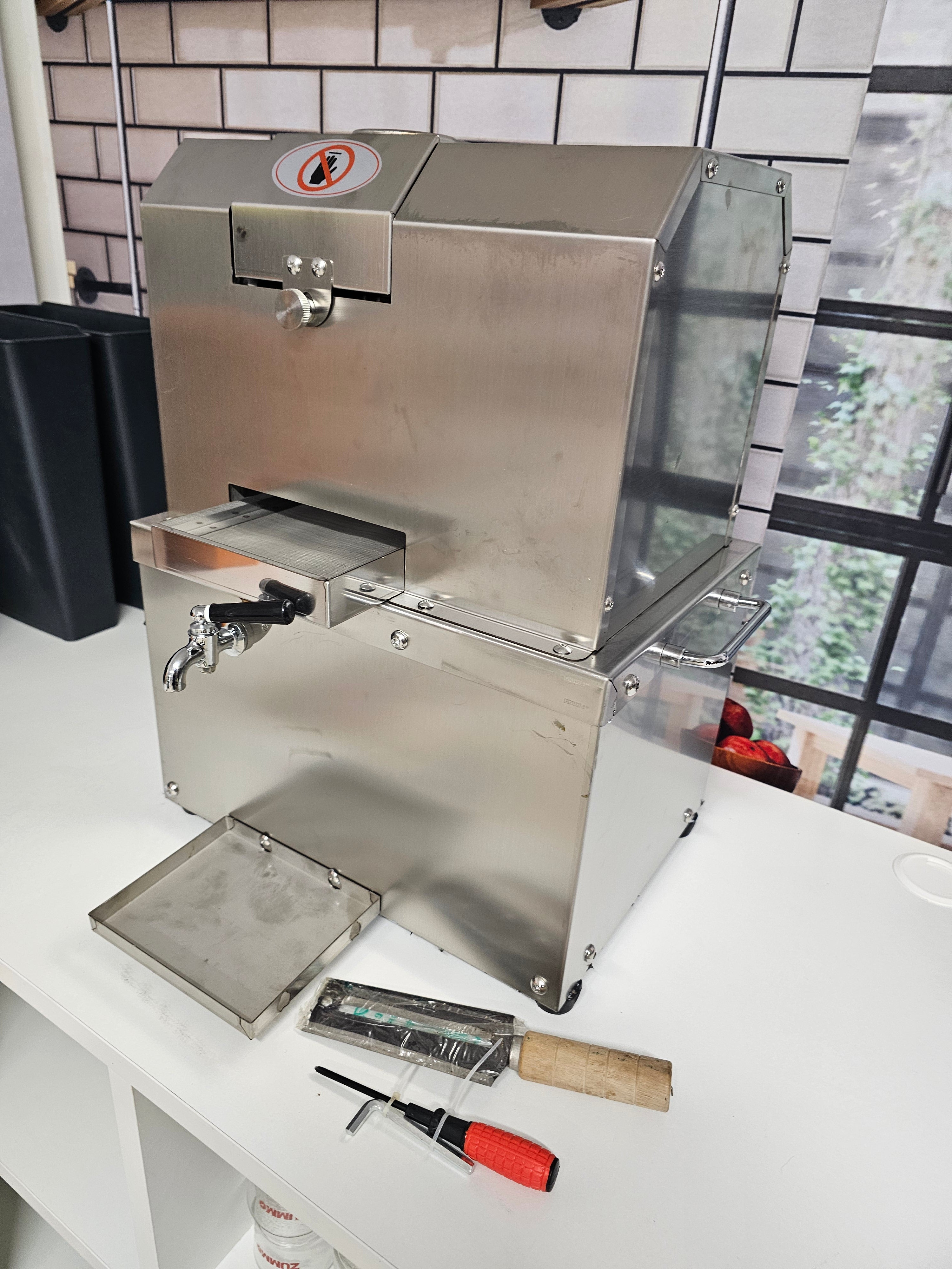 Sugarcane Juicer (Model LFS-SJ4FE26)